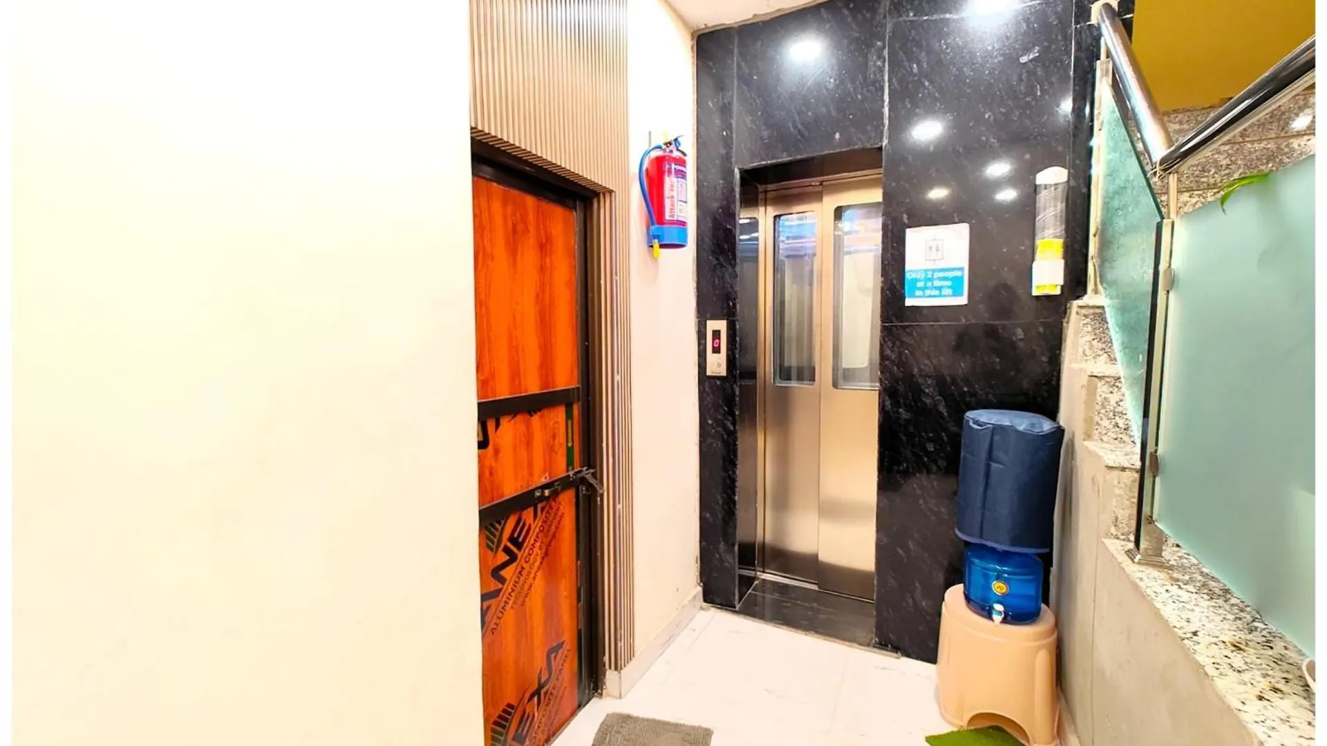 Varanasi Hotel Bnk Grand Near Godawalia Chauraha - 100 Meter From Baba Vishwanath Temple & Ganga Arti Ghat #Fully Air Conditioned Room - #Prime Location #Wi-Fi #Lift #Hygiene & Spacious Room - A Top Rated Hotel