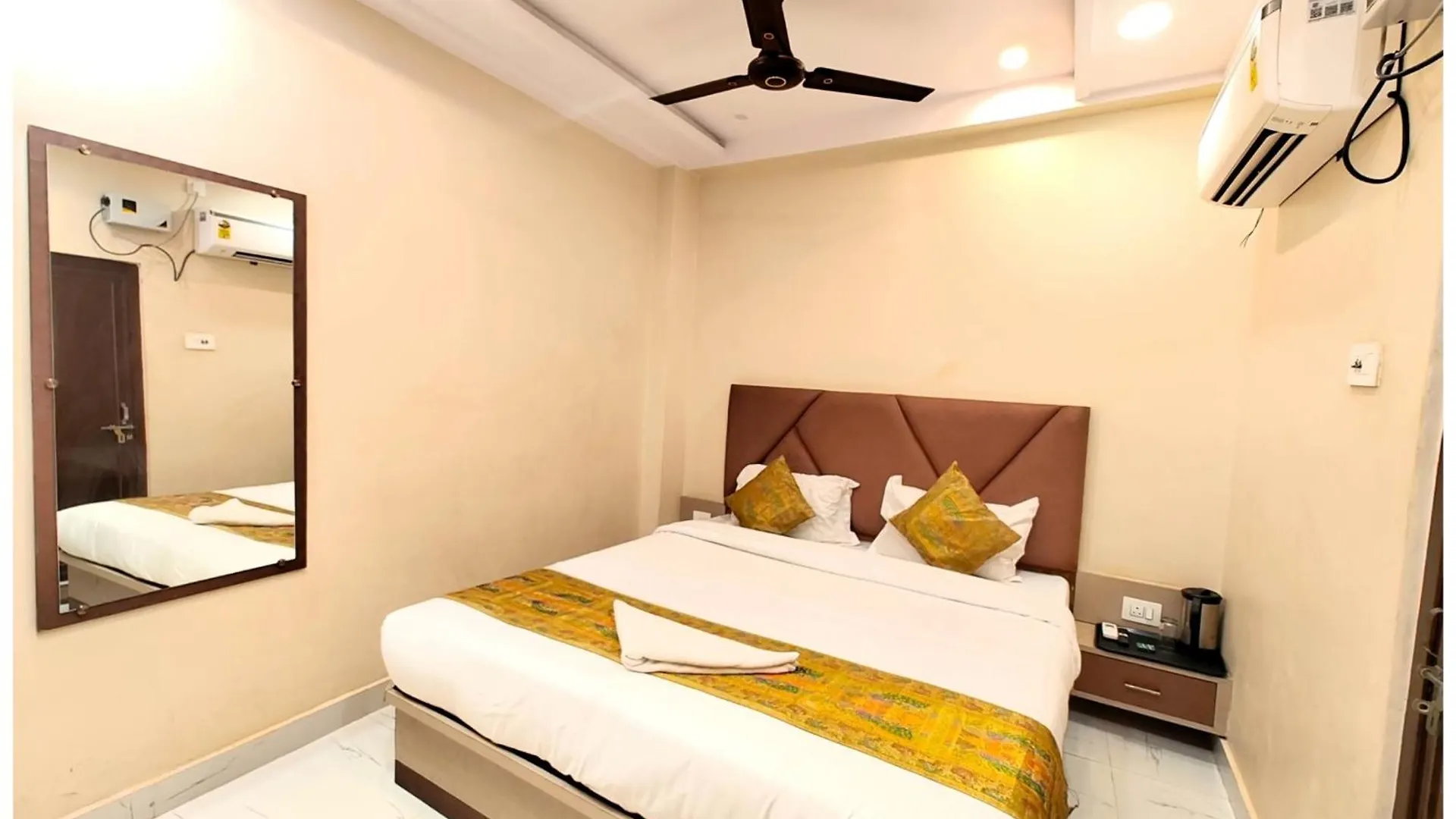 ****  Varanasi Hotel Bnk Grand Near Godawalia Chauraha - 100 Meter From Baba Vishwanath Temple & Ganga Arti Ghat #Fully Air Conditioned Room - #Prime Location #Wi-Fi #Lift #Hygiene & Spacious Room - A Top Rated Hotel Indie